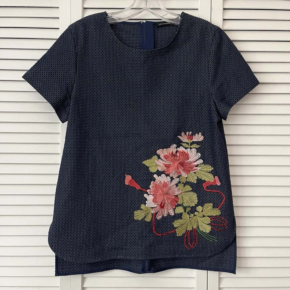 Josie Natori Blue embroidered honey comb fabric high-low hem blouse, size M chic